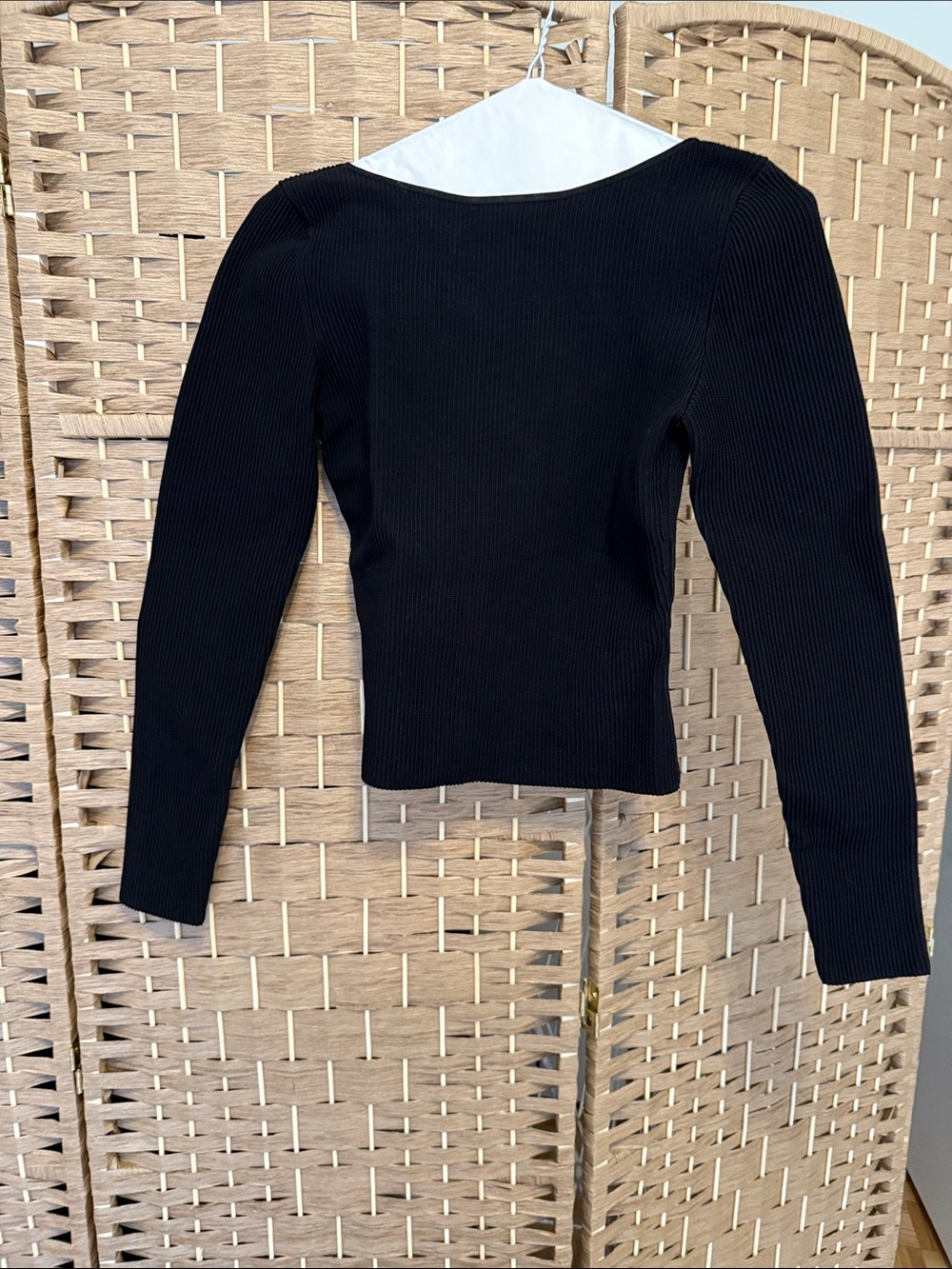 NWOT Aritzia Babaton Sculpt Knit M Black Ribbed Long Sleeve Top